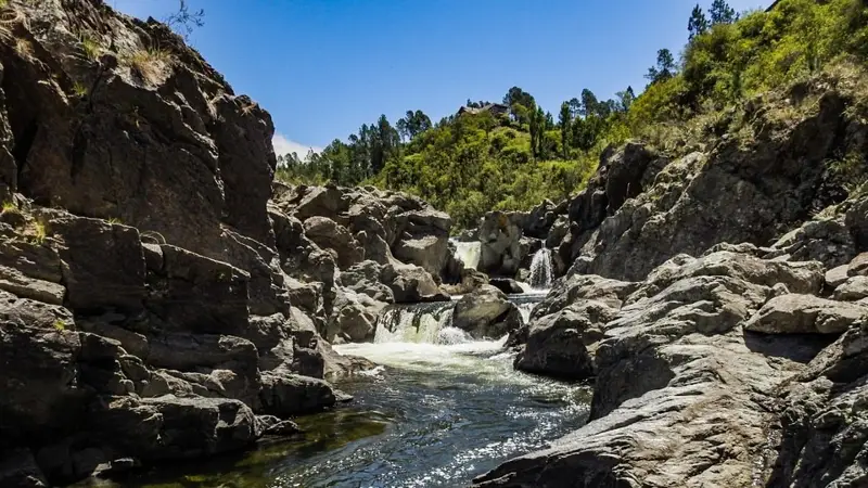 Río ubicado en San Miguel de los Ríos, provincia de Córdoba