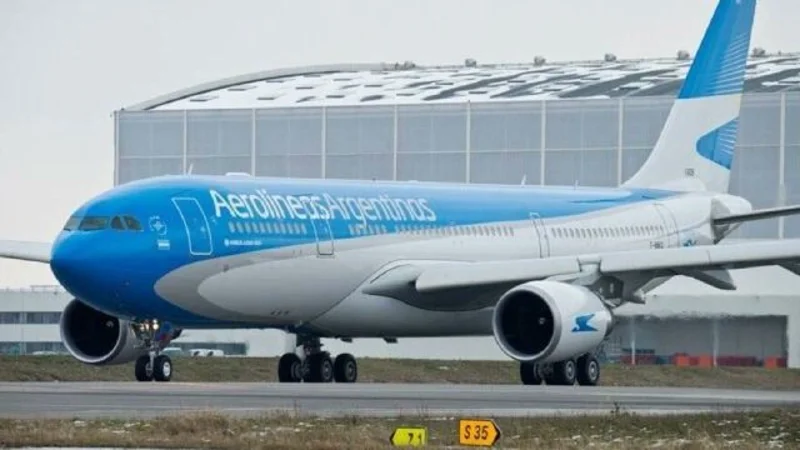 Milei pasó la motosierra por Aerolíneas Argentinas, con un ajuste del 43%