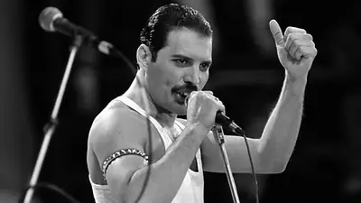 El cantante Freddy Mercuri durante una de sus presentaciones en vivo El cantante Freddy Mercuri durante una de sus presentaciones en vivo