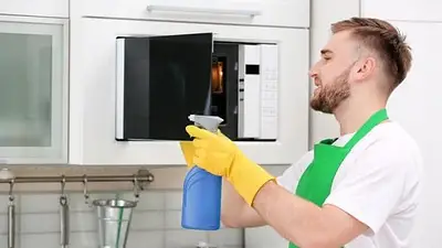 Cómo limpiar el microondas: los 2 trucos infalibles para que quede perfecto Cómo limpiar el microondas: los 2 trucos infalibles para que quede perfecto