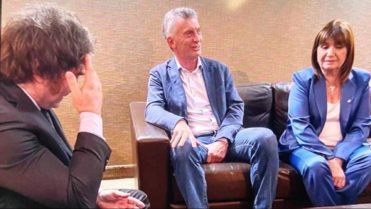 Sin dolarización y con casta: Milei enterró sus promesas y se encomendó a Macri