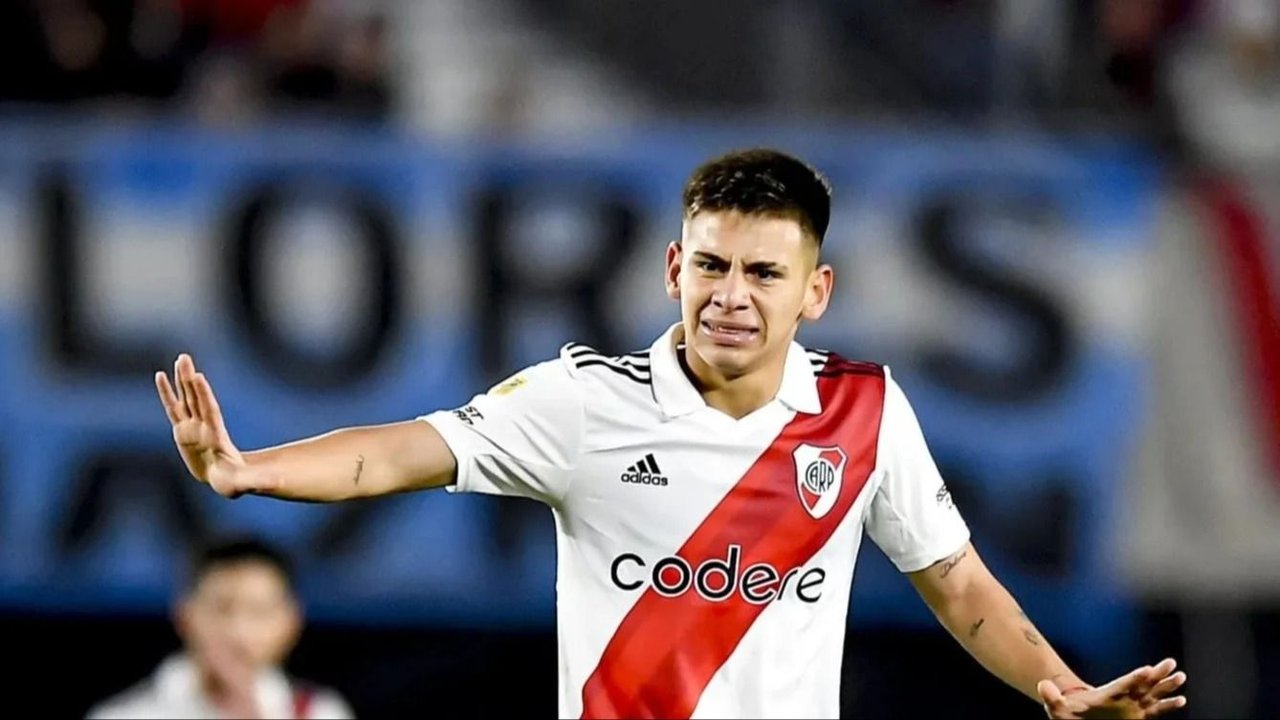 River Plate, Claudio Diablito Echeverri. 