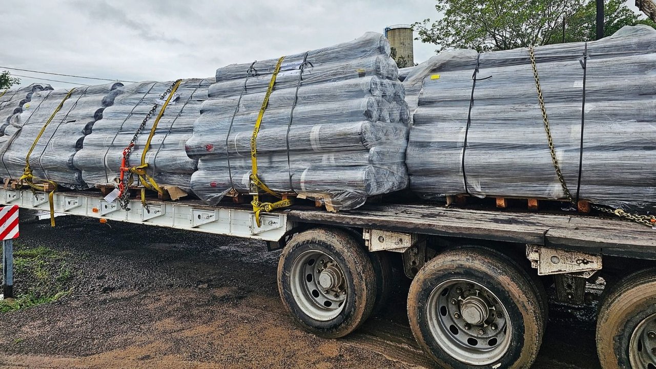 El Gobierno entregó 500 kits con herramientas para promover la obra pública