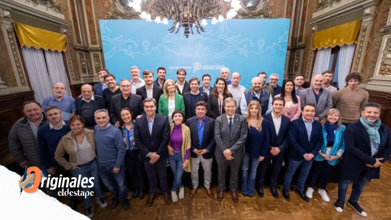 Axel Kicillof firma un convenio con intendentes y suma una invitación a La Rioja