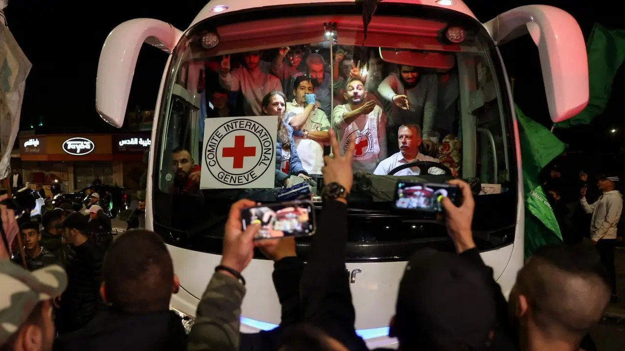 Hamas liberó 12 nuevos rehenes, entre ellos cuatro argentinas