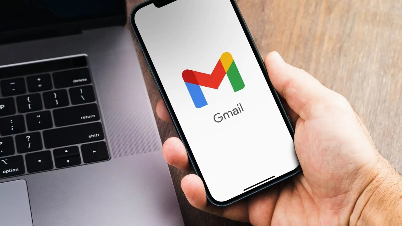 El servicio de Gmail, de Google, gestionado desde el teléfono celular 