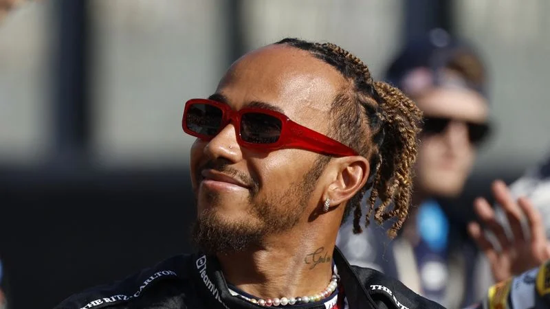 Tras otro año sin triunfos Hamilton se pregunta: "¿soy yo o es el auto?"