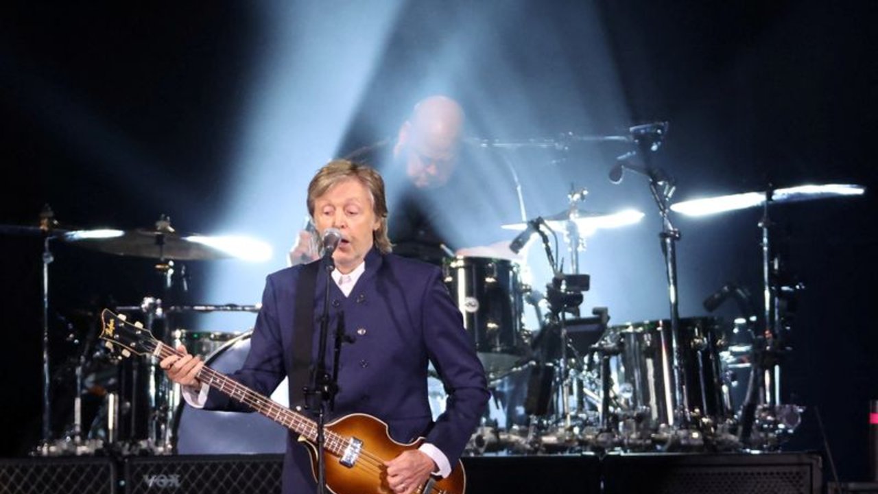 Paul McCartney ofrece un concierto sorpresa para 300 seguidores en Brasil