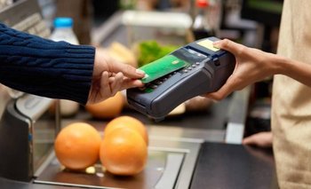 Cada vez más familias no pueden pagar las tarjetas de crédito y préstamos con el banco | Deudas
