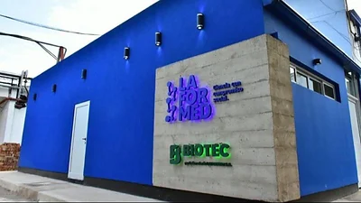 Laformed: el laboratorio argentino que produce y abastece gratis a la población Laformed: el laboratorio argentino que produce y abastece gratis a la población