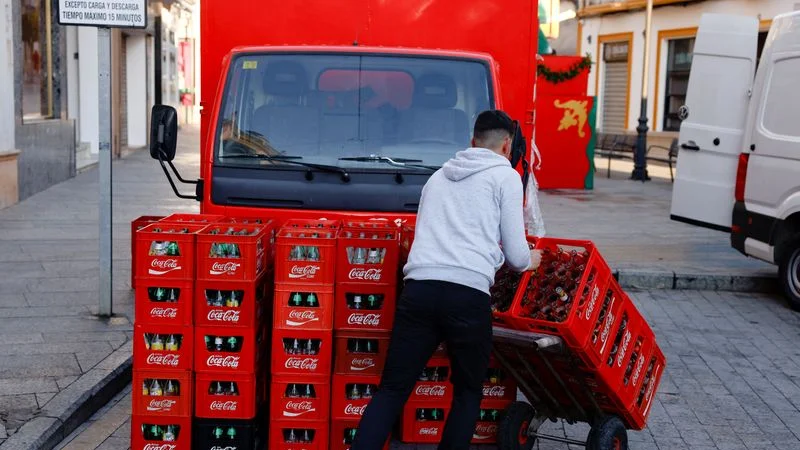 El Gobierno de España planea subir el salario mínimo en 4%: fuentes