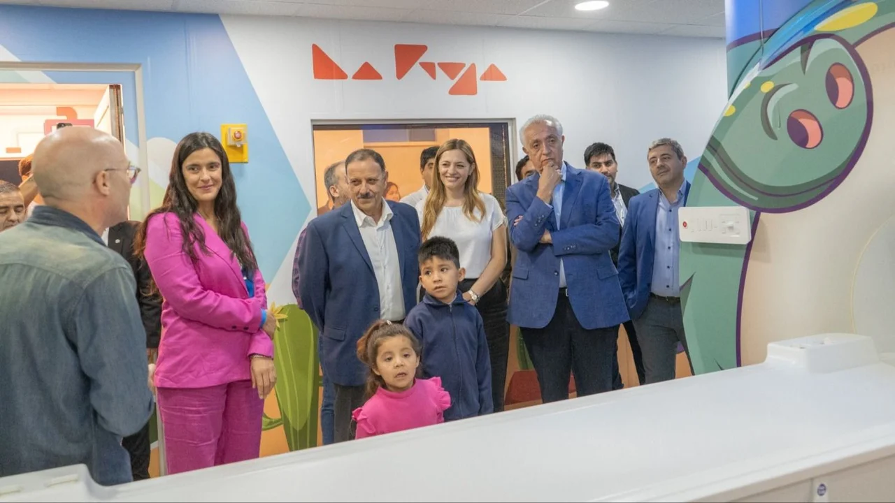 Ricardo Quintela inauguró un resonador en el Hospital de la Madre y el Niño