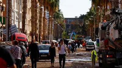 España busca cadáveres y abre una morgue provisional mientras las inundaciones dejan ya 205 muertos España busca cadáveres y abre una morgue provisional mientras las inundaciones dejan ya 205 muertos
