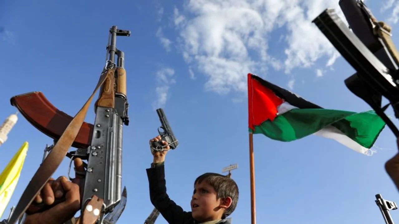 Hutíes de Yemen mantendrán bloqueo a buques israelíes tras informes de venta de activos