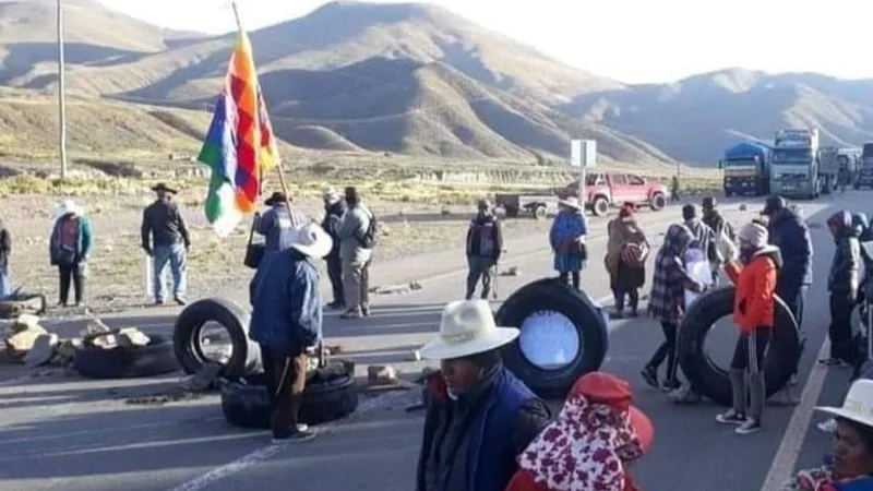 Tensión en Bolivia: 5 muertos en protestas en rutas que piden la renuncia de Arce