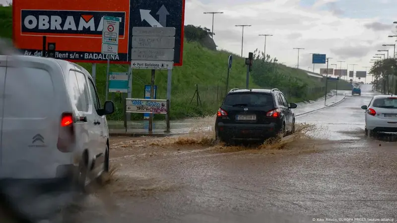 Las lluvias torrenciales llegaron a Barcelona: vuelos suspendidos y transporte restringido