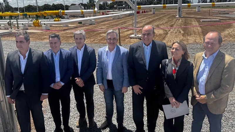 En la inauguración de la reversión del Gasoducto Norte, Llaryora cargó contra el Gobierno: "Una Argentina sin plan de desarrollo"