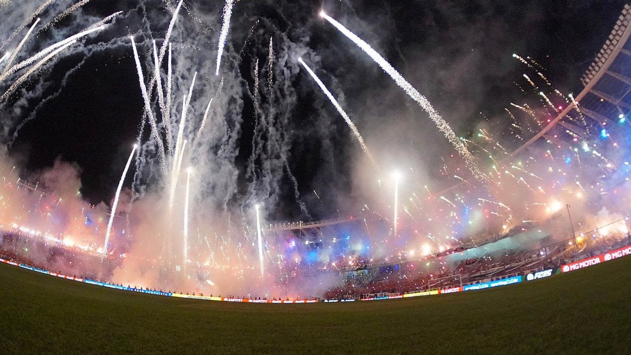 Confirmaron una fuerte sanción contra la cancha de Racing por el uso de pirotecnia en la Copa Sudamericana