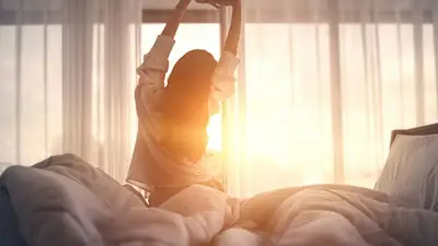 Mujer despertándose Mujer despertándose