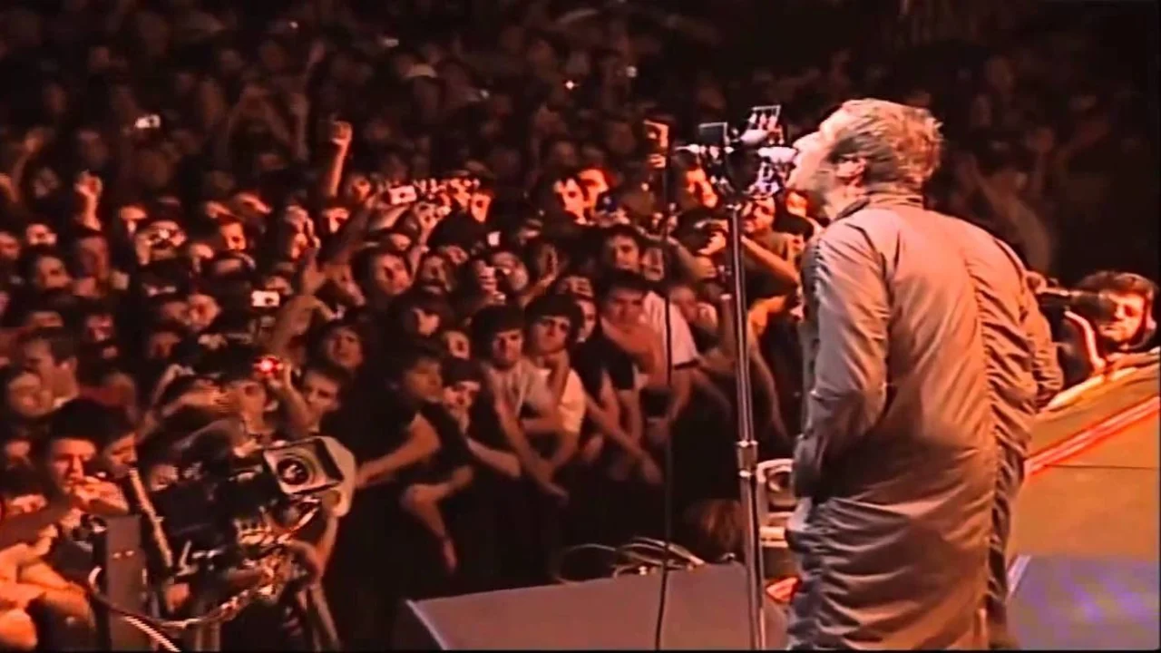 Liam Gallagher cantando
