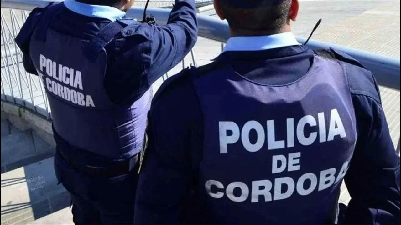 Detuvieron a la madre de la niña asesinada en Córdoba: su pareja habría provocado un incendio para despistar