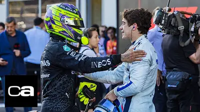 Lewis Hamilton saludando a Franco Colapinto. Lewis Hamilton saludando a Franco Colapinto.