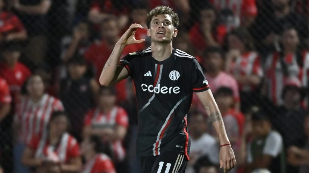 River venció a Instituto en Córdoba y se mantiene cerca: el resumen del partido