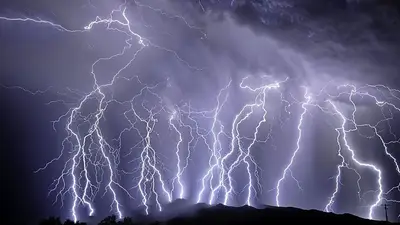 lluvia, truenos, rayos, lluvia, truenos, rayos,