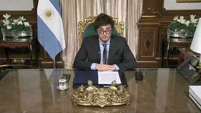 Aberrante: revelan la foto secreta del despacho de Milei que entierra al presidente Aberrante: revelan la foto secreta del despacho de Milei que entierra al presidente