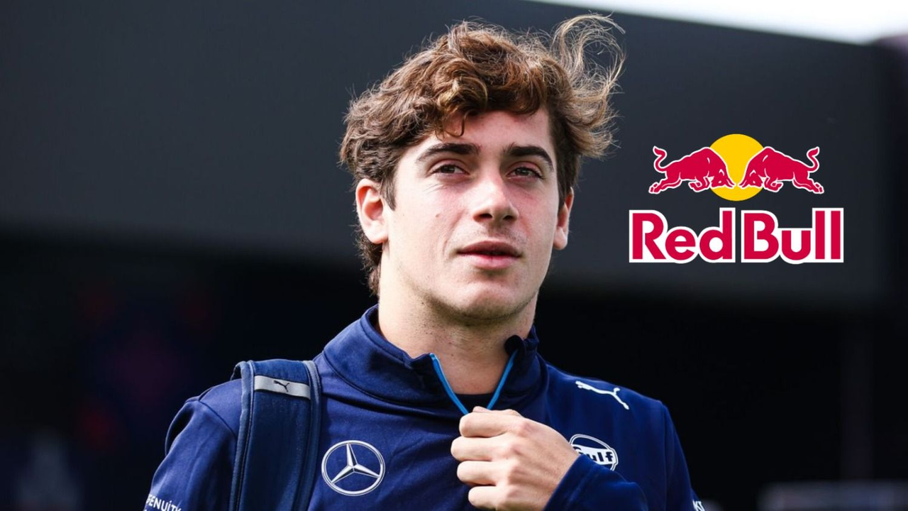 Franco Colapinto y el logo de Red Bull.