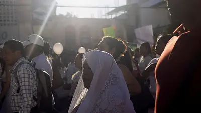 Autoridades mexicanas hallan 11 cadáveres en una camioneta en violenta región del sur del país Autoridades mexicanas hallan 11 cadáveres en una camioneta en violenta región del sur del país