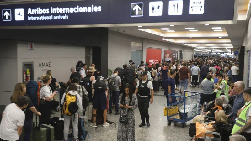 Crece el conflicto en aeropuertos: trabajadores de Intercargo realizan asambleas tras los 15 despidos