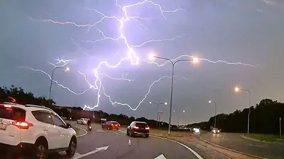 rayo, tormentas, lluvias, rayo, tormentas, lluvias,