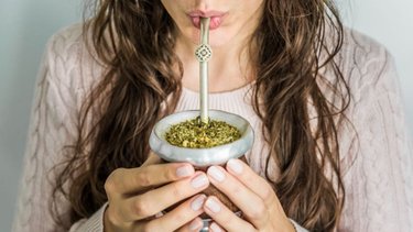 ¿Qué enfermedades puede causar tomar mate varias veces al día?