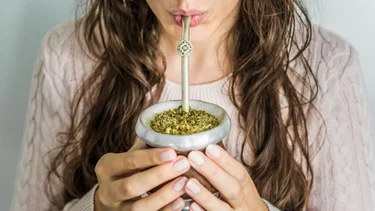 ¿Qué enfermedades puede causar tomar mate varias veces al día?
