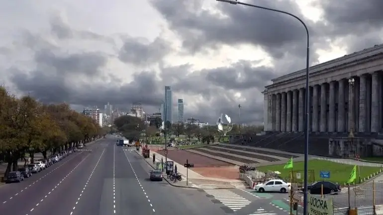 cielo nublado.