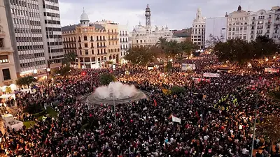 DANA: miles marcharon en Valencia en contra de la gestión del Gobierno local frente a las inundaciones DANA: miles marcharon en Valencia en contra de la gestión del Gobierno local frente a las inundaciones