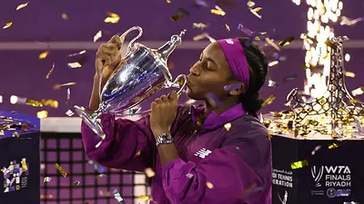 Una luchadura Gauff remonta para vencer a Zheng y ganar las Finales WTA en un emocionante partido Una luchadura Gauff remonta para vencer a Zheng y ganar las Finales WTA en un emocionante partido