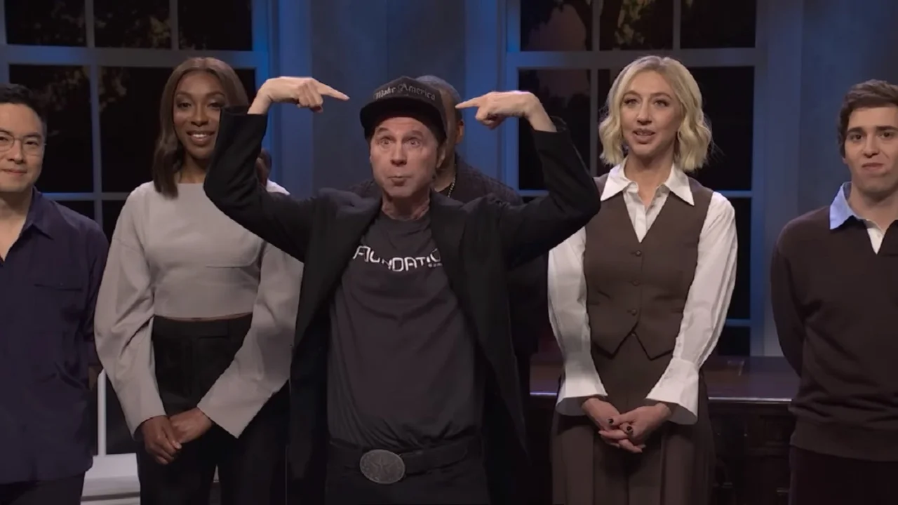 Dana Harvey imitando a Elon Musk.