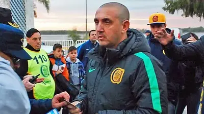 Pese a las acusaciones, el gobierno de Pullaro sale a despegarse del asesinato de "Pillín" Bracamonte: "No ocurrió así" Pese a las acusaciones, el gobierno de Pullaro sale a despegarse del asesinato de "Pillín" Bracamonte: "No ocurrió así"