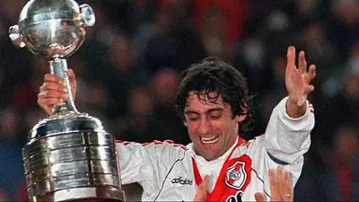 Enzo Francescoli en River Enzo Francescoli en River