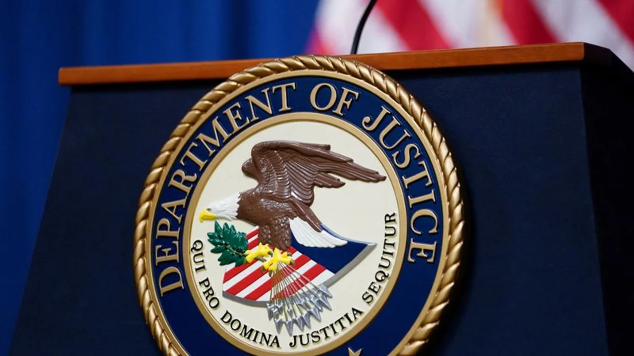 Funcionario de transición de Trump advierte a personal Departamento de Justicia contra "resistencia"