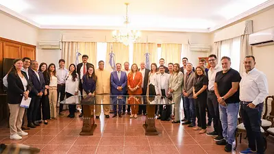 Imagen del Gobernador de La Rioja con una comisión de empresarios de la India que invertirán en la provincia Imagen del Gobernador de La Rioja con una comisión de empresarios de la India que invertirán en la provincia