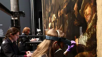 El Rijksmuseum inicia la restauración de "La ronda de noche" de Rembrandt, que durará años El Rijksmuseum inicia la restauración de "La ronda de noche" de Rembrandt, que durará años