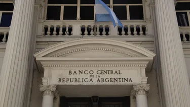 El Gobierno intenta frenar la escalada del dólar con más emisión de deuda