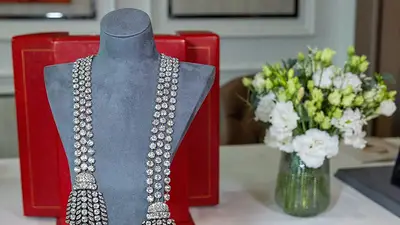 Collar de diamantes vinculado a María Antonieta se subasta por 4,8 millones de dólares Collar de diamantes vinculado a María Antonieta se subasta por 4,8 millones de dólares