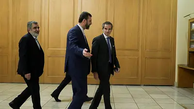 Irán dice al director del OIEA que negociará, pero no bajo presión Irán dice al director del OIEA que negociará, pero no bajo presión