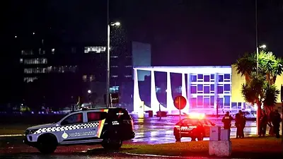 Un bolsonarista hizo explotar su auto y se suicidó en el centro de los Tres Poderes en Brasil Un bolsonarista hizo explotar su auto y se suicidó en el centro de los Tres Poderes en Brasil