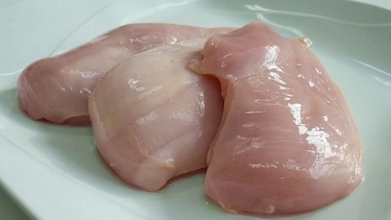 Qué pasó con el carnicero que mostró la forma correcta de comprar el pollo. Por qué no hay que pedir pechuga de pollo.