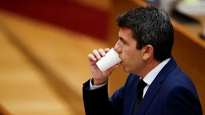 El presidente regional de la Comunidad Valenciana defiende su gestión de las inundaciones El presidente regional de la Comunidad Valenciana defiende su gestión de las inundaciones